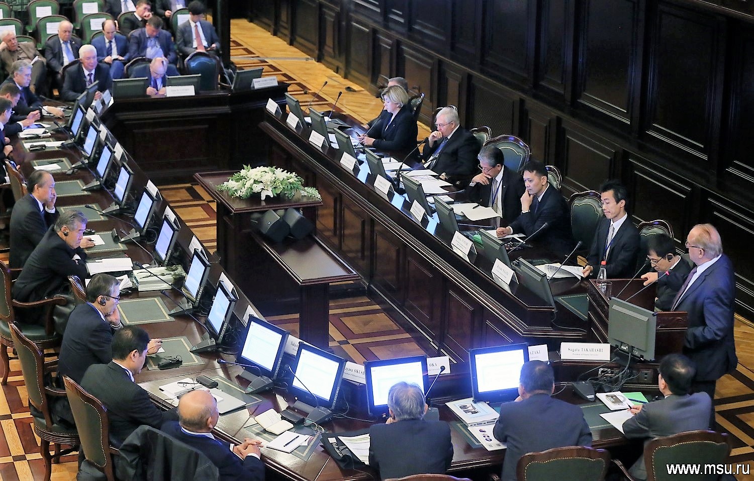 Смотреть СМИ узнали, как Тиллерсон разозлил Могерини после визита в Россию видео Смотреть СМИ узнали, как Тиллерсон разозлил Могерини после визита в Россию видео