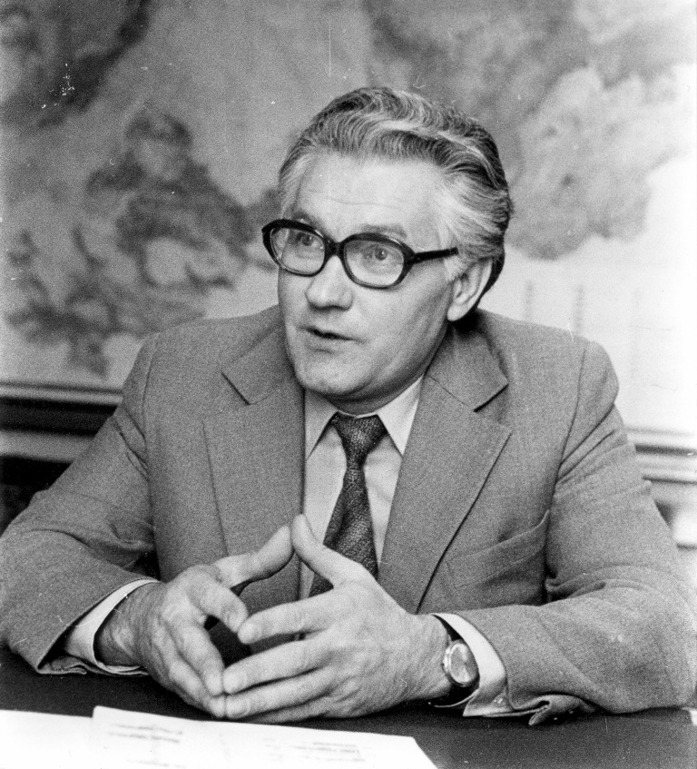 Д б эльконин психолог. С а л ю д. Красивые буквы. И. С а л ю д.