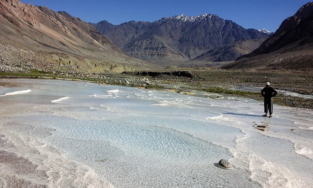 Памир вода. Минеральная вода Таджикистан. Памир Аква. Вода gbnmtdfdz Памир.